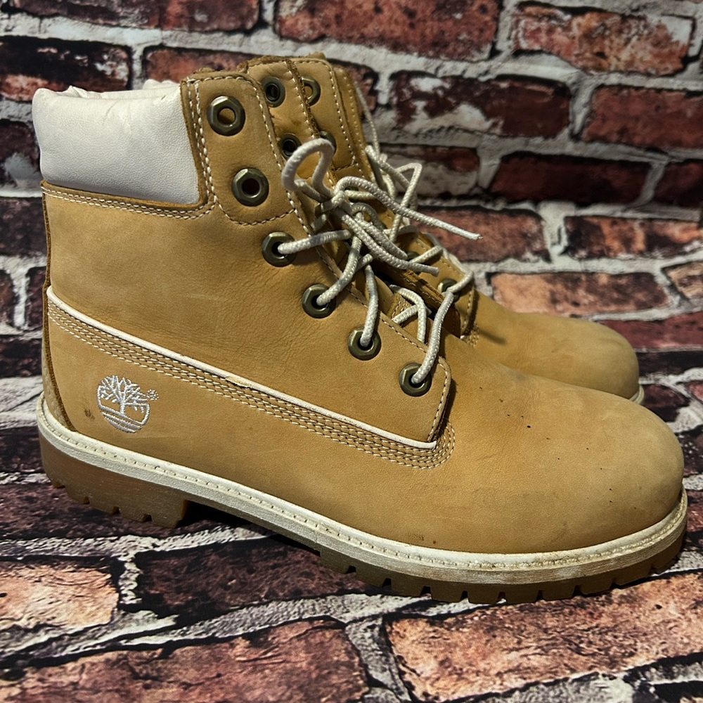 Vintage Y2K Timberland Work Boots with White Detailing Size 6M
